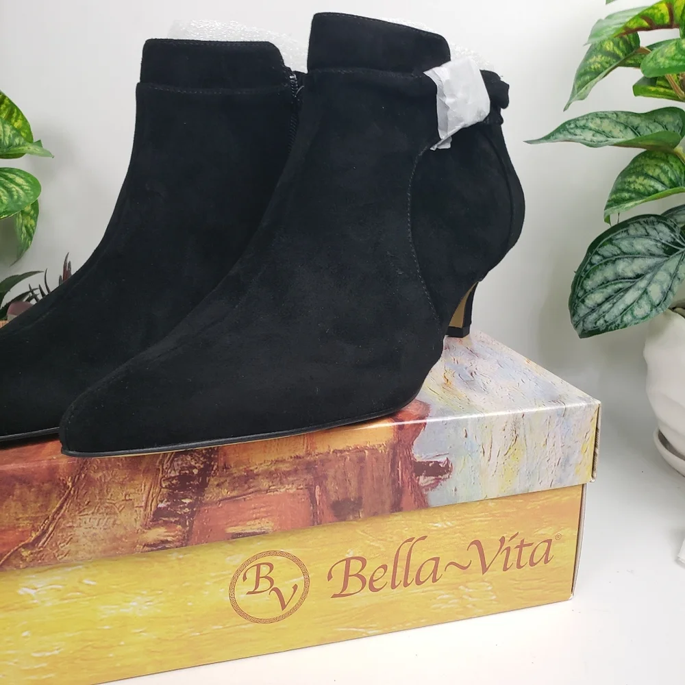 Bella Vita Black Suede Ankle Bootie Leather Rock Revival Bindi NIB sz 10
